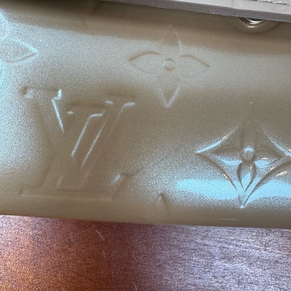 Authentic Louis Vuitton Vernis Porte
Long Bifold Wallet - Picture 2 of 14